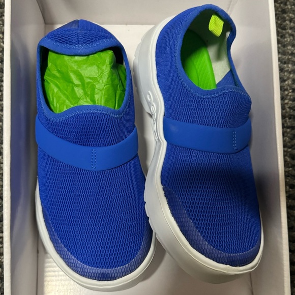 OOFOS Women's OOMG Casual Shoes - White/Blue - Picture 2 of 4